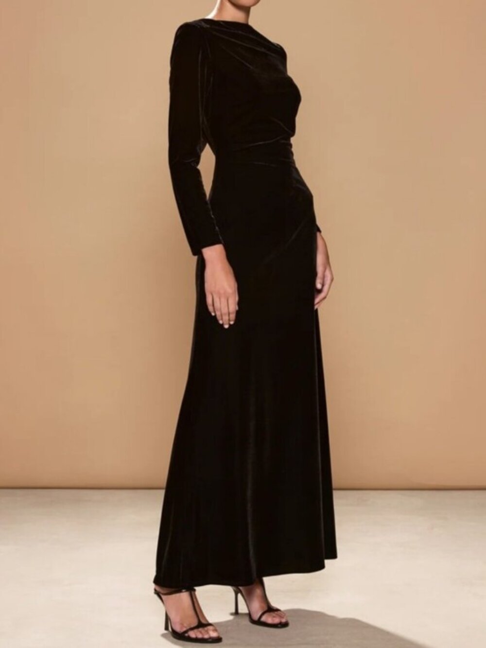 Sonya Moda Elegant Black Velvet Long Sleeve Evening Gown